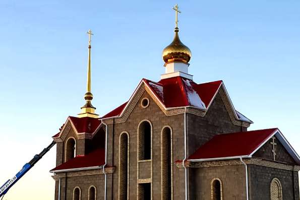 В селе Ютаза освятили купола для строящегося храма