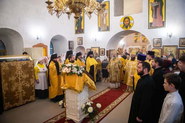 В канун Недели 28-й по Пятидесятнице митрополит Кирилл совершил всенощное бдение на Новоиерусалимском подворье Казани