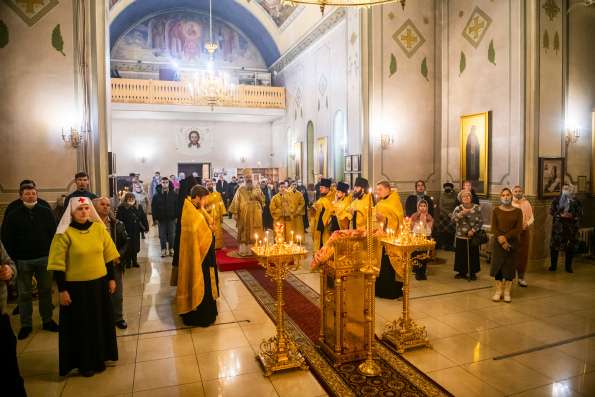 В канун Недели святых праотец митрополит Кирилл совершил всенощное бдение на архиерейском подворье священномученика Кирилла Казанского