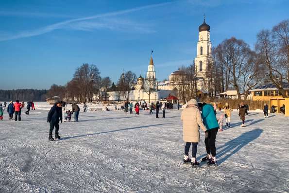 На Раифском озере открылся каток для гостей монастыря