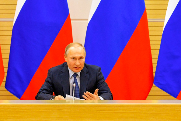 Владимир Путин пообещал, что пока он — Президент, в России не узаконят однополые семьи