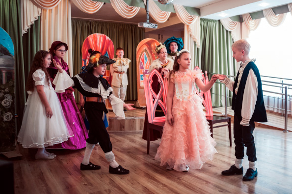 Театральная студия казанского прихода преподобного Серафима Саровского посетила со спектаклем реабилитационный центр