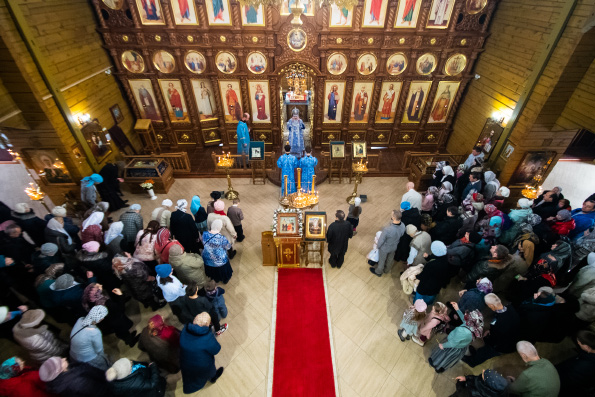 В Неделю о блудном сыне глава Татарстанской митрополии совершил Литургию в казанском храме Рождества Христова