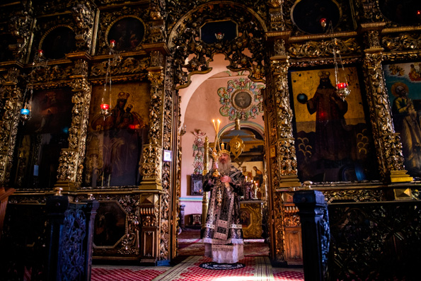 В пятницу первой седмицы Великого поста митрополит Феофан совершил Литургию Преждеосвящённых Даров в Петропавловском соборе