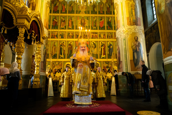 В Неделю Торжества Православия митрополит Феофан совершил Литургию в Благовещенском соборе Казани