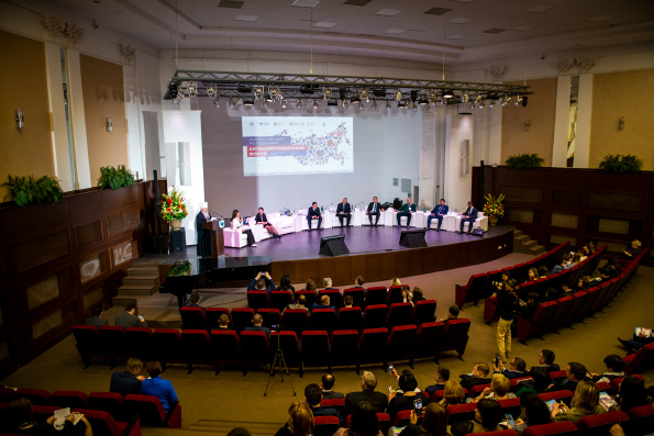 Митрополит Феофан выступил на Всероссийском молодёжном антикоррупционном форуме в Казани