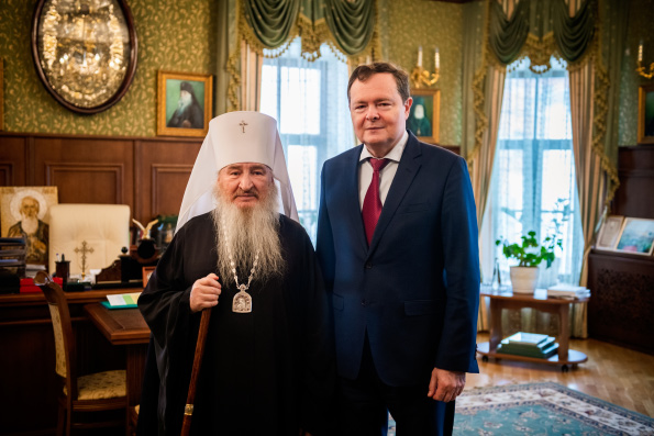 Митрополит Феофан встретился с главным федеральным инспектором по Республике Татарстан Виктором Демидовым