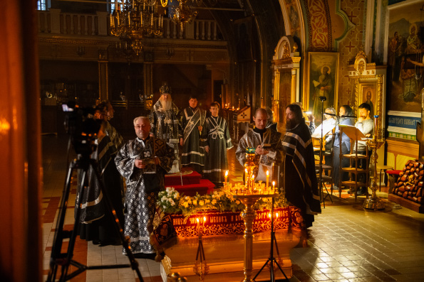 В Никольском соборе Казани митрополит Феофан совершил богослужения Великого Пятка