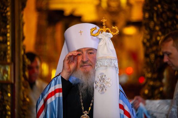 В канун праздника Вознесения митрополит Феофан возглавил всенощное бдение в Петропавловском соборе Казани