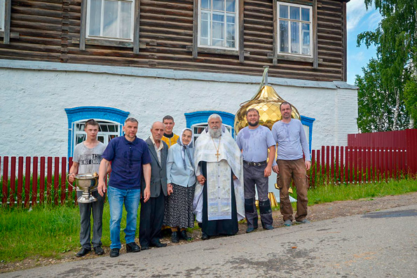 На молельный дом села Лубяны установили новый купол