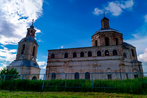 Миссионерский отдел Лаишевского благочиния готовит Никольский храм села Державино к совершению первой Литургии