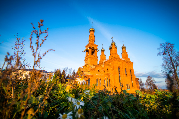 Митрополит Феофан ознакомился с ходом строительства храма Живоначальной Троицы в Мамадыше