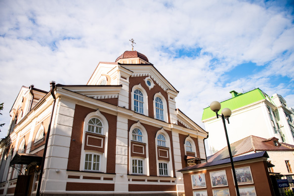 В канун дня памяти Игумена земли Русской митрополит Феофан совершил всенощное бдение в казанском храме преподобного Сергия