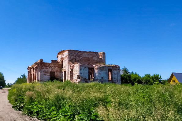 Добровольцы Лаишевского благочиния оказывают помощь полуразрушенному храму в селе Карадули