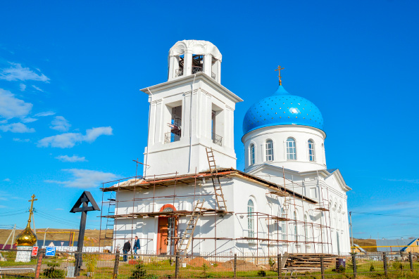 В селе Новотроицкое продолжается восстановление храма