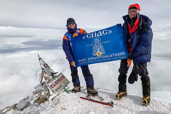 Участники православного клуба юных спасателей «Спас» совершили восхождение на Эльбрус
