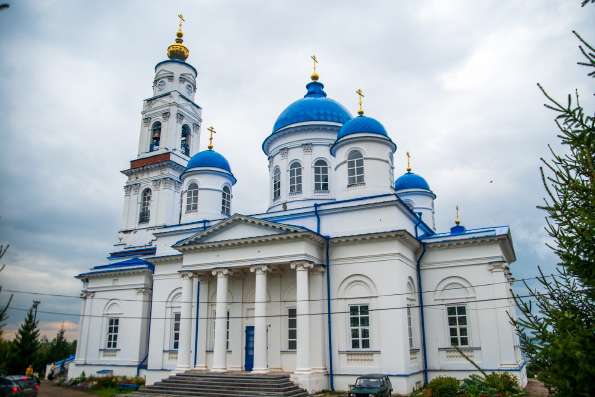 В канун Недели 15-й по Пятидесятнице митрополит Феофан совершил всенощное бдение в Никольском соборе города Чистополя