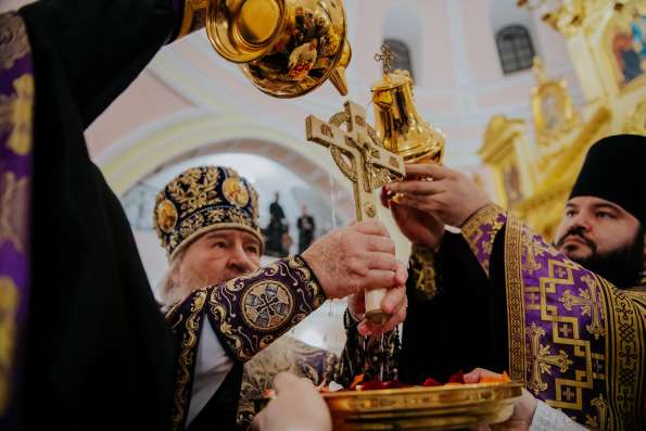 В праздник Крестовоздвижения митрополит Феофан возглавил престольные торжества в Богородицком монастыре Казани