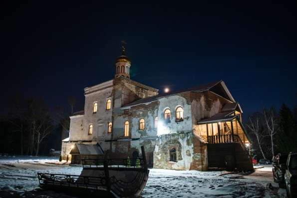 В праздник Рождества Христова в Знаменском храме Новоиерусалимского архиерейского подворья состоялась первая Литургия