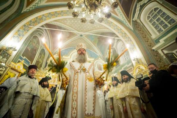 В праздник Рождества Христова митрополит Кирилл совершил Литургию в Никольском кафедральном соборе города Казани