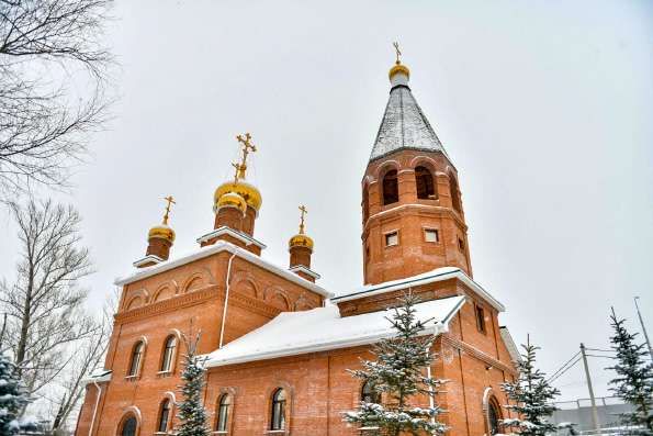 В Неделю святых отец митрополит Кирилл совершил первую архиерейскую Литургию в новопостроенном храме Илии Пророка в столице Татарстана