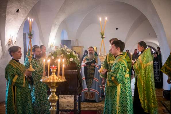 В канун дня памяти преподобного Сергия Радонежского митрополит Кирилл совершил всенощное бдение в Сергиевской церкви Свияжска