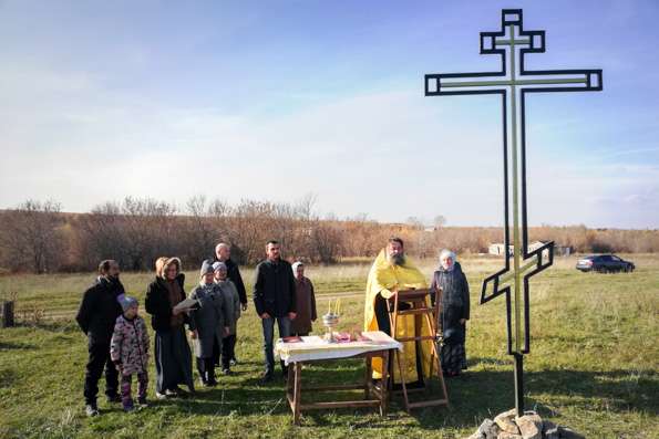 В день Собора Казанских святых в селе Люткино освятили поклонный крест