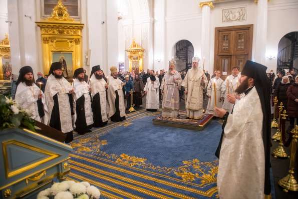 В канун Недели 22-й по Пятидесятнице митрополит Кирилл и епископ Аляскинский Алексий совершили всенощное бдение в Казанском соборе