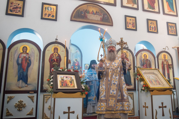 В Неделю 24-ю по Пятидесятнице митрополит Кирилл совершил Литургию в Тихвинском храме посёлка Кадышево