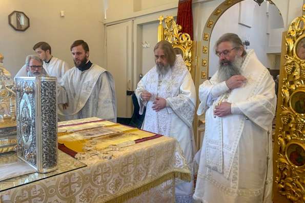 Митрополит Тульский Алексий и митрополит Казанский Кирилл совершили Литургию в Смоленском храме города Тулы