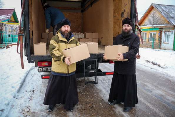 В Алькеевском и Спасском районах продолжается раздача продуктовых наборов малоимущим