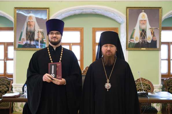 В Московской духовной академии состоялось вручение диплома и значка кандидата богословия преподавателю Казанской духовной семинарии