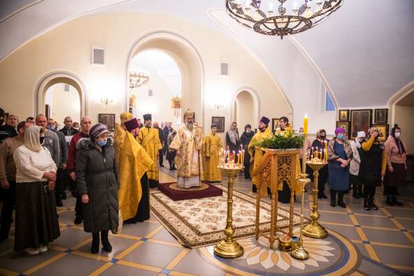 В канун Недели 36-й по Пятидесятнице митрополит Кирилл совершил всенощное бдение в Александро-Невском храме Казани