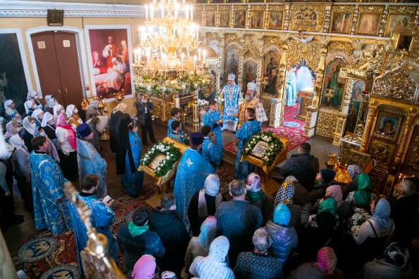В Неделю о мытаре и фарисее митрополит Кирилл совершил Литургию в Петропавловском храме города Зеленодольска