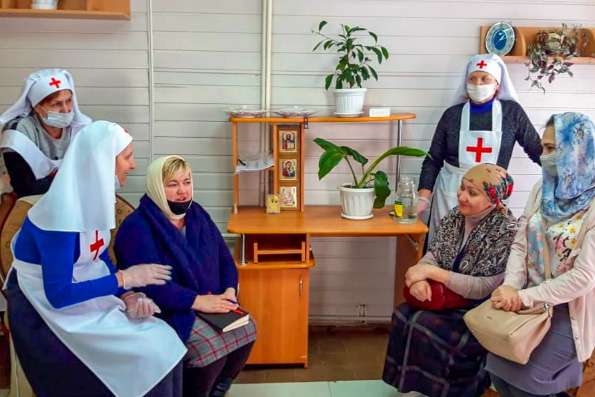 Прихожане челнинского храма встретились с елабужскими сестрами милосердия