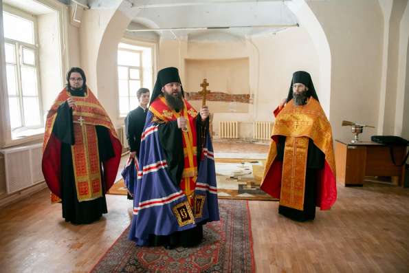 В день памяти патриарха Ермогена епископ Елабужский Иннокентий совершил молебен священномученику в Николо-Гостинодворской церкви Казани