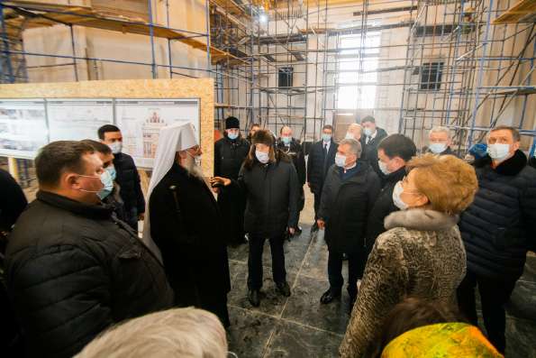 Рустам Минниханов ознакомился с ходом работ по воссозданию собора Казанской иконы Божией Матери