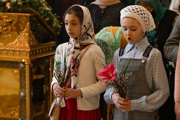 В казанских храмах состоялась благотворительная акция «Белый цветок»