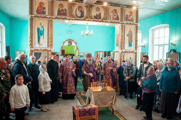 В субботу 4-й седмицы Великого поста митрополит Кирилл совершил Литургию в Никольском храме села Пестрецы