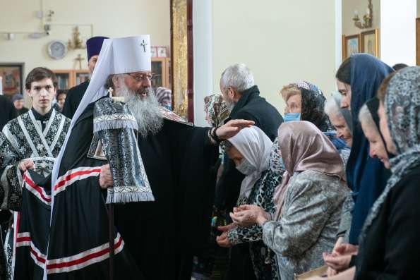 В Великую Среду митрополит Кирилл совершил Литургию в Успенском храме города Казани
