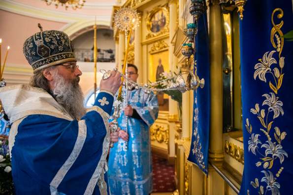 В канун Субботы Акафиста митрополит Кирилл возглавил утреню в Богородицком монастыре Казани