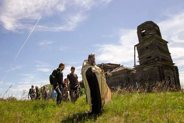 У старинного храма в селе Люткино совершено богослужение