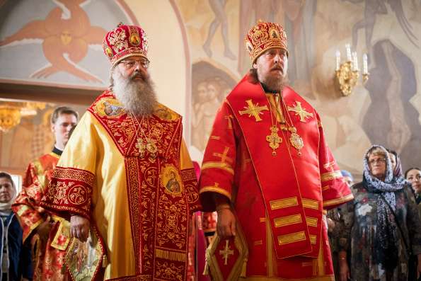 В Неделю о самаряныне митрополит Кирилл совершил Литургию в Зилантовом монастыре