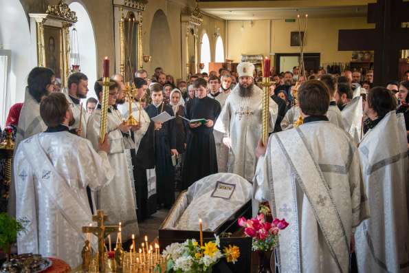 В Казани молитвенно простились с новопреставленным диаконом Димитрием Хохловым