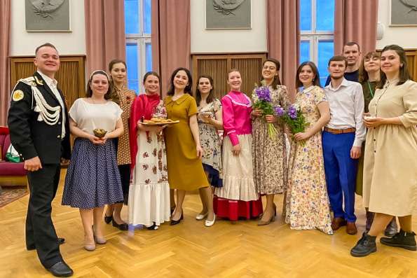 Православная молодежь Казани провела «Вальс Победы»