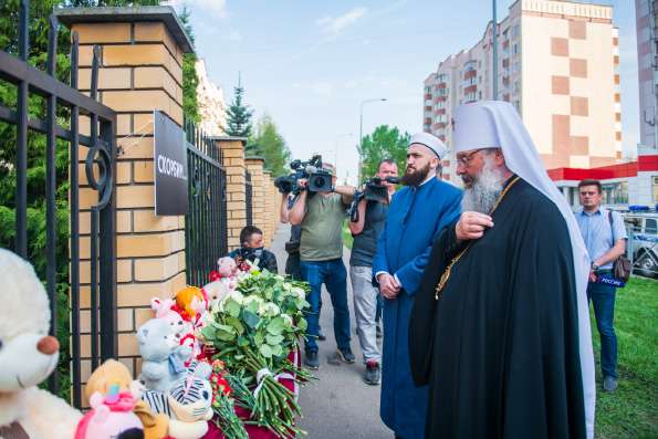 Надо молиться о том, чтобы Господь сохранил наших детей и не дал распространиться человеконенавистничеству