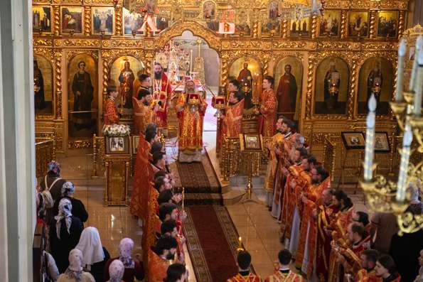 В день памяти равноапостольных учителей Словенских глава Татарстанской митрополии совершил Литургию на Свято-Кирилловском архиерейском подворье в Казани