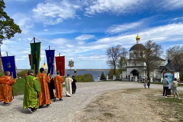 В праздник Антипасхи в Свияжске состоялся большой крестный ход