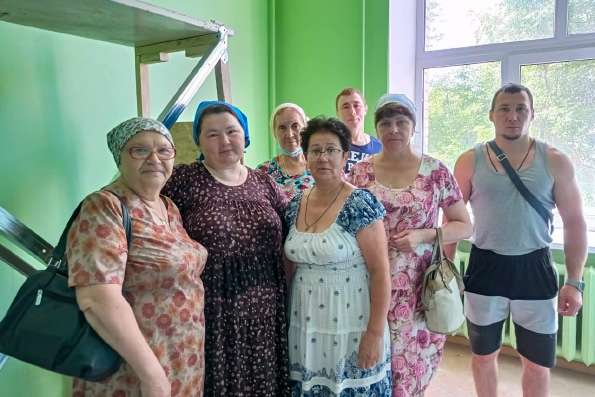 Прихожане нижнекамских храмов оказали трудовую помощь приюту для людей, оказавшихся в сложной жизненной ситуации