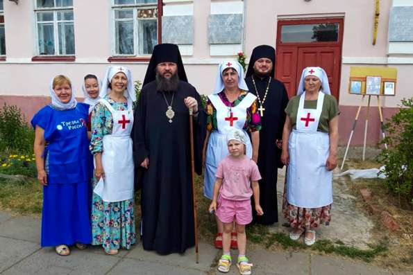 Епископ Иннокентий принял участие в открытии мемориальных досок ветеранам Великой Отечественной войны в Елабуге